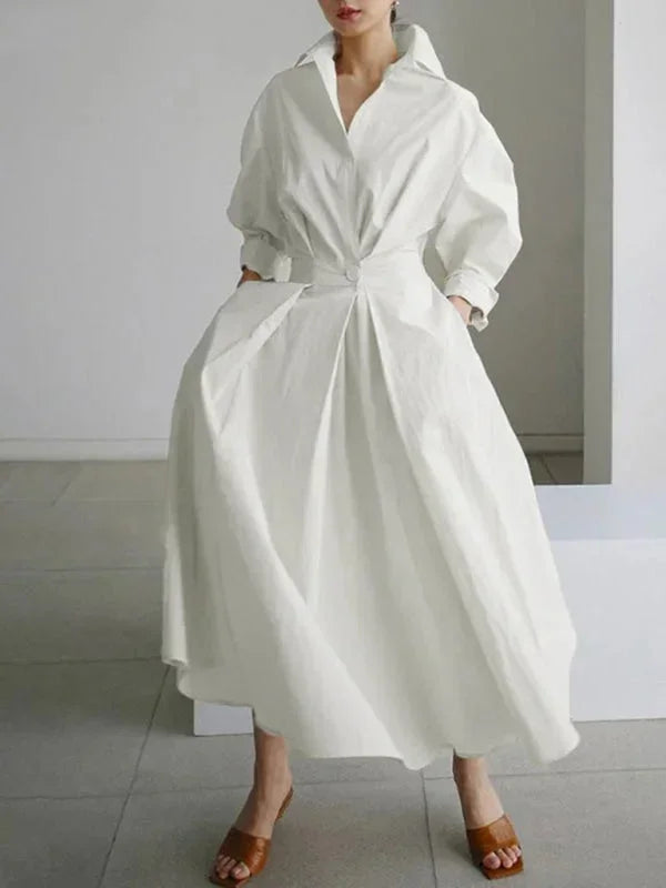 Robe longue en tissu léger, col fluide, manches pratiques et poches. Idéale pour des journées décontractées.
