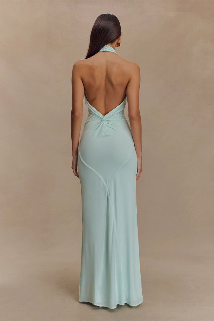 Robe longue femme en tissu léger, dos nu, couleur menthe douce, idéale pour les occasions estivales décontractées.