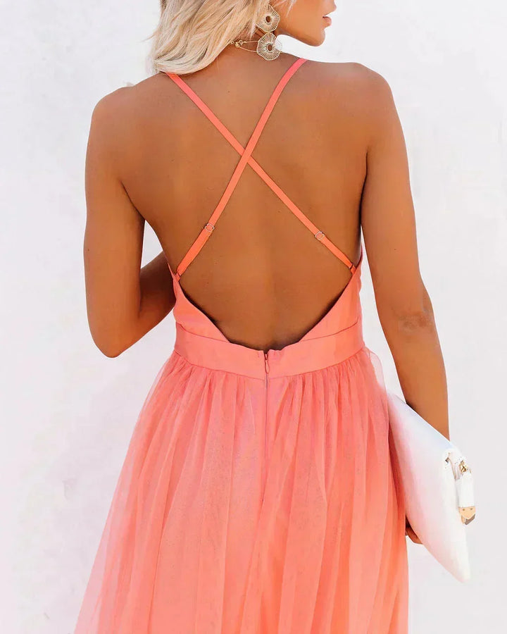 Robe longue orange avec dos nu, bretelles fines, en tissu léger et fluide, parfaite pour les journées d'été.