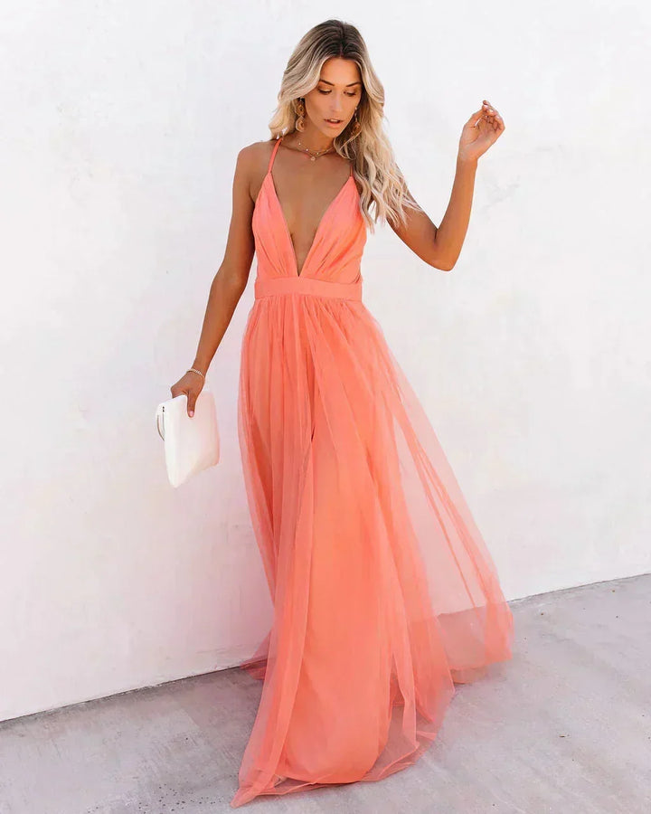 Robe longue orange femme avec dos nu, bretelles fines et tissu léger, idéale pour les journées estivales.