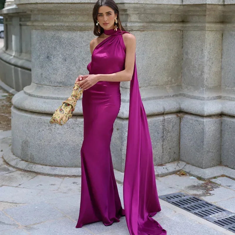 Robe longue femme violet, drapée avec bretelle unique, en tissu léger et fluide, parfaite pour les occasions estivales.