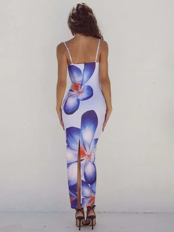 Robe longue à fines bretelles, tissu léger avec impression florale délicate, idéale pour les journées d'été.