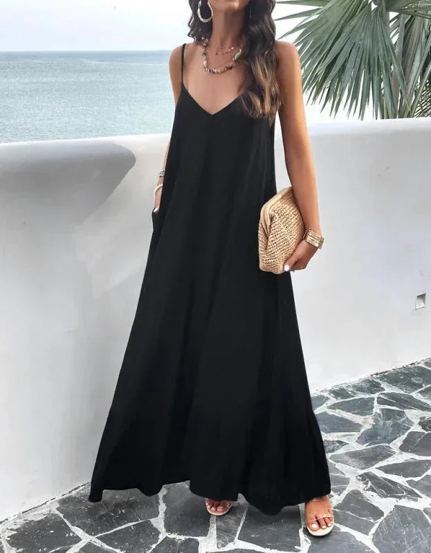 Robe noire longue en tissu fluide, col en V, coupe élégante et légère, parfaite pour les occasions formelles ou…
