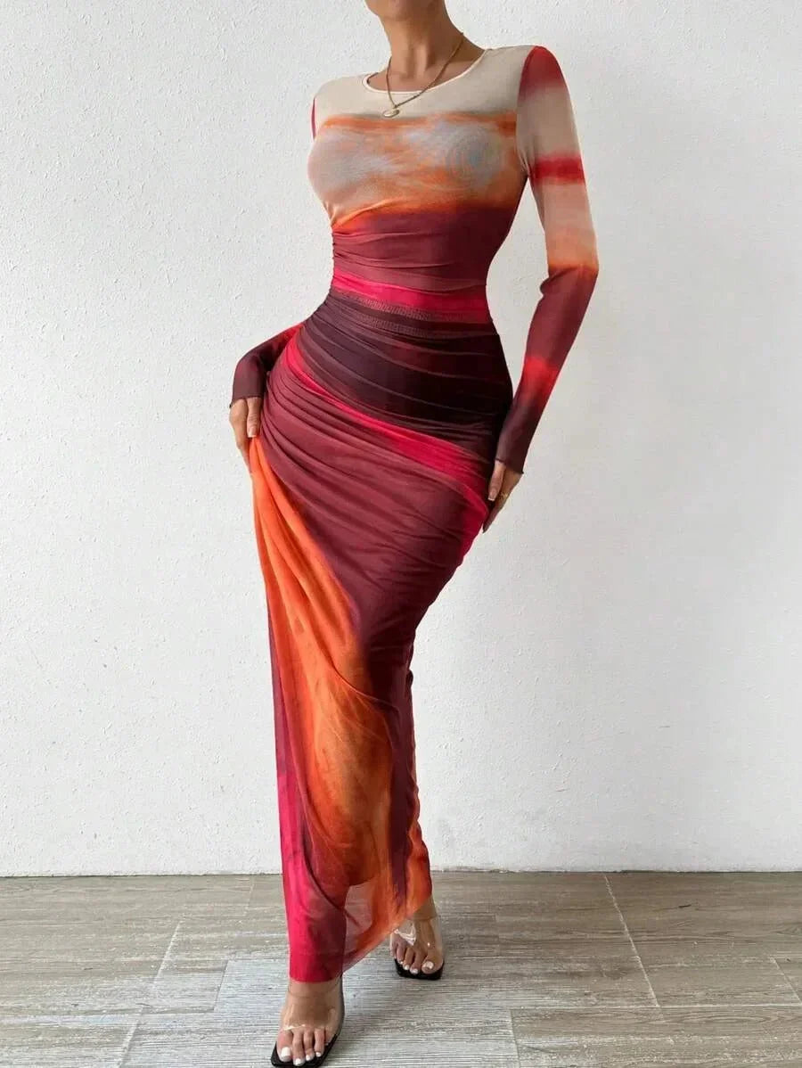 Robe longue femme rouge à manches longues, en tissu léger, avec un motif unique et une coupe fluide pour un confort assuré.