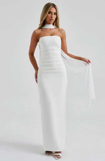 Robe longue femme moulante en jersey, coupe ajustée, décolleté en V, idéale pour les soirées estivales.