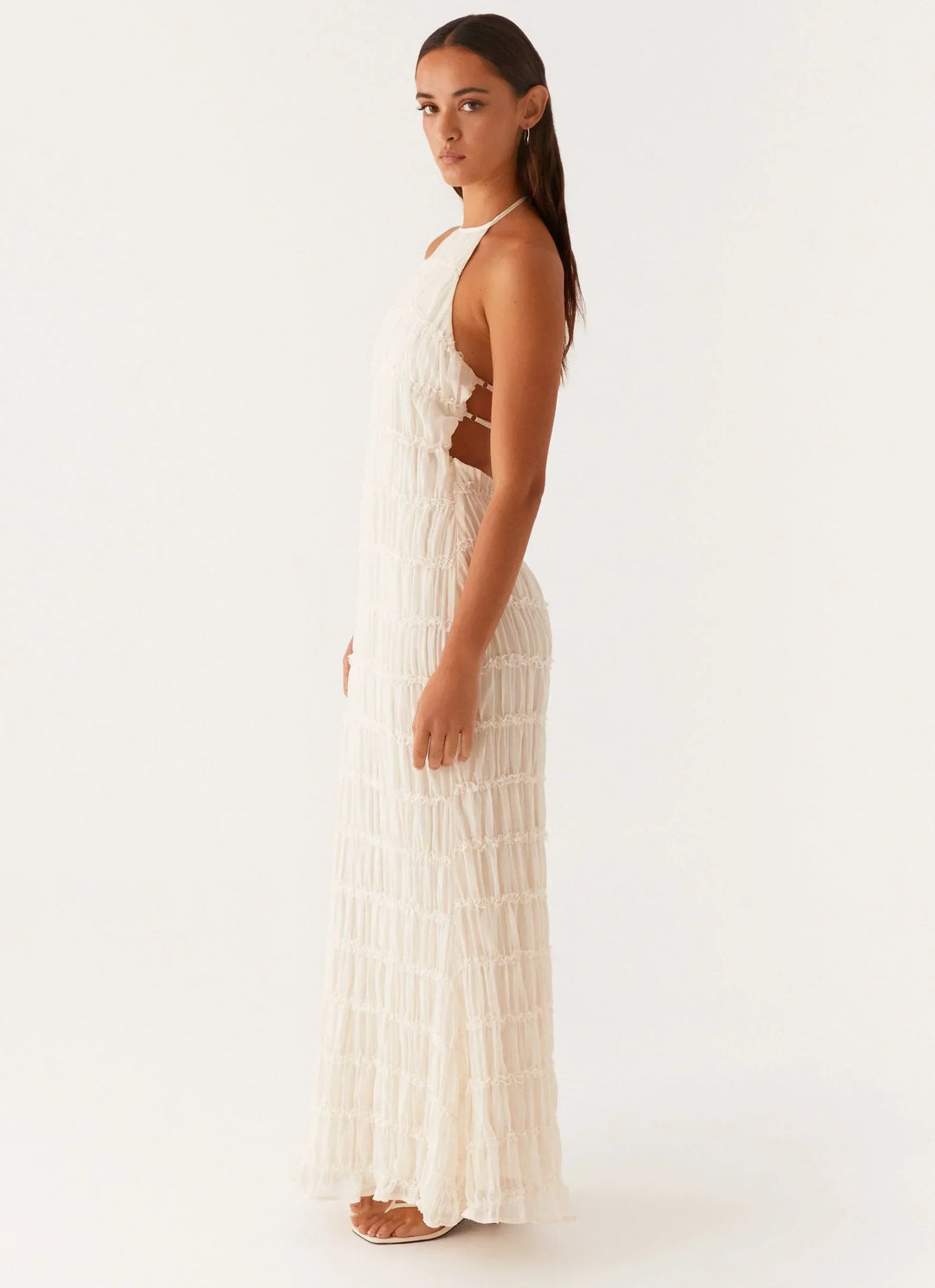 Robe longue noire à bretelles, en coton léger, coupe fluide, parfaite pour les journées d'été.