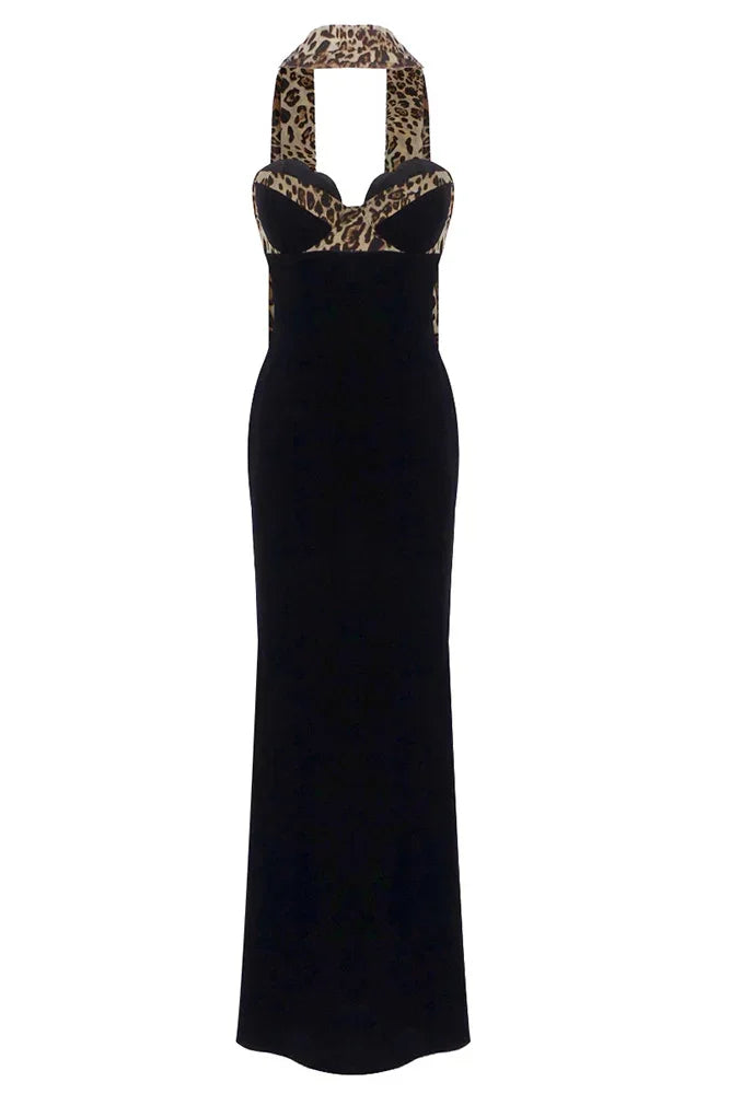 Robe longue noire à motif léopard, sans manches, en tissu léger et fluide, idéale pour les journées d'été décontractées.