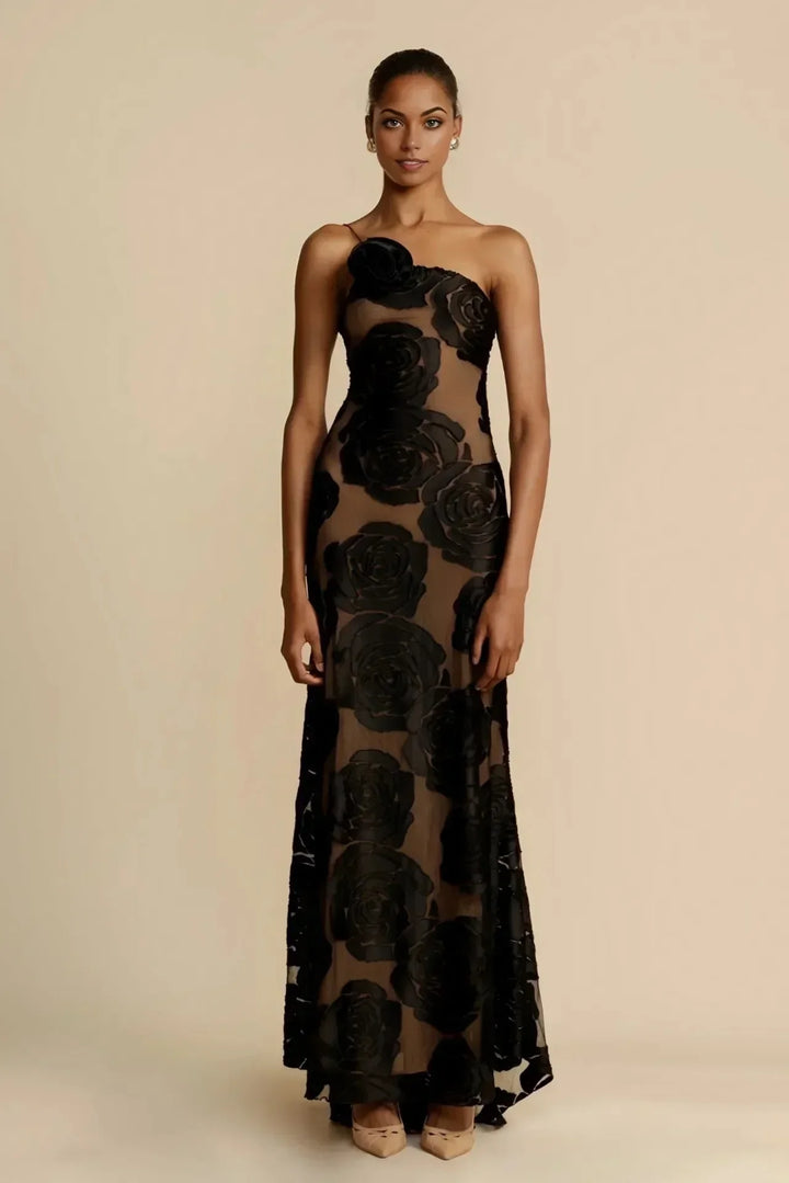 Robe longue noire transparente avec motifs floraux, confectionnée en tissu léger et fluide, parfaite pour une allure…