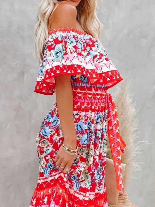 Robe longue femme à épaules dénudées, en tissu léger, avec motifs floraux colorés sur fond sombre, idéale pour l'été.