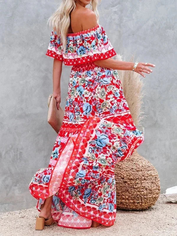 Robe longue à épaules dénudées en tissu léger avec motifs floraux, idéale pour les journées ensoleillées.