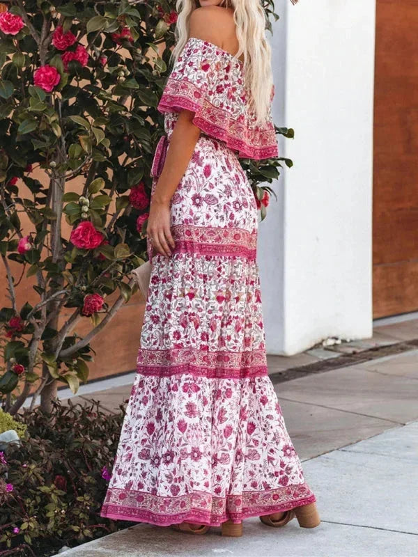 Robe longue à épaules dénudées en chiffon léger, ornée de motifs floraux colorés, idéal pour les jours ensoleillés.
