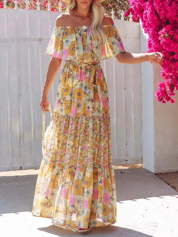 Robe longue jaune à épaules dénudées, en tissu léger avec motifs floraux délicats, parfaite pour les journées ensoleillées.