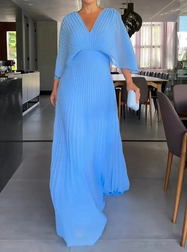 Robe longue plissée en polyester, col en V, manches 3/4, parfaite pour les occasions décontractées ou habillées.