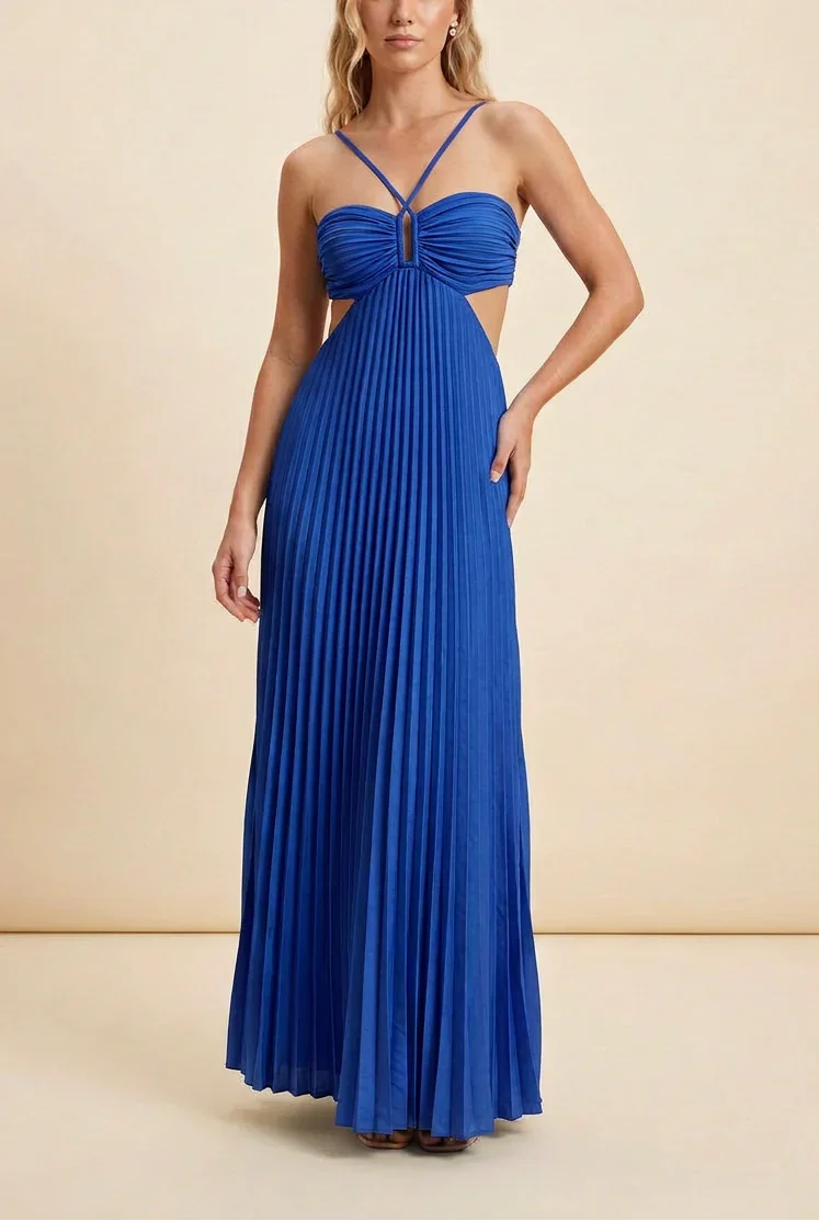 Robe longue femme plissée, dos nu, en tissu léger, avec design élégant et fluide pour une allure raffinée.