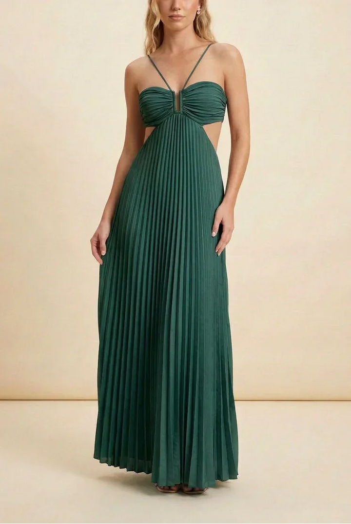 Robe longue en vert foncé, en tissu plissé, dos nu avec bretelles délicates pour un look élégant et décontracté.