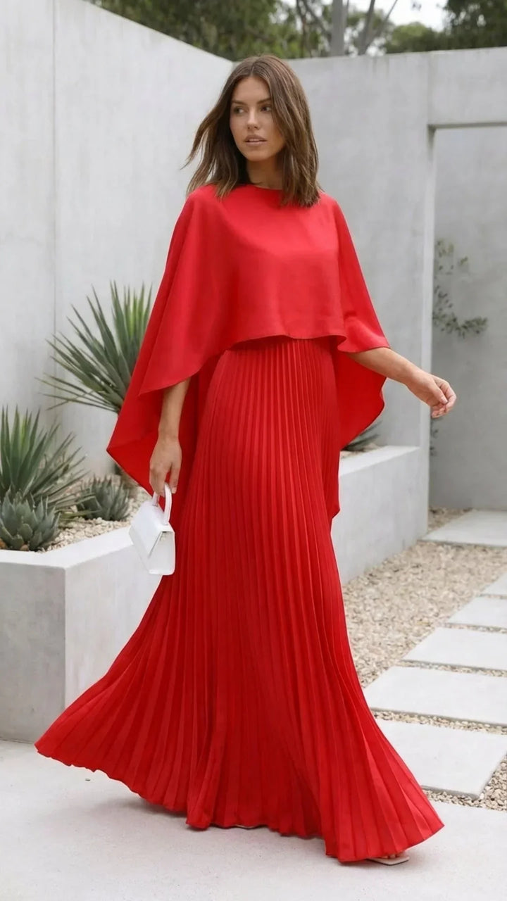 Robe longue femme plissée avec manches cape, en tissu léger, idéale pour une silhouette élégante et fluide.
