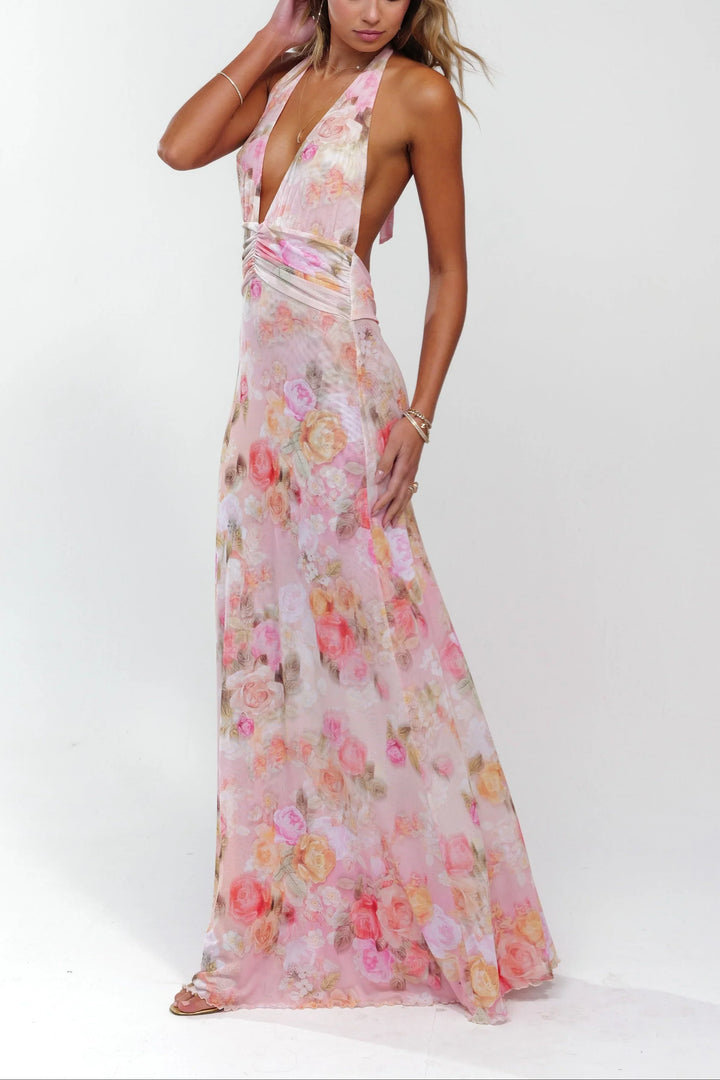 Robe longue femme rose fleurie, en tissu léger, design à dos nu avec motifs floraux et coupe fluide.