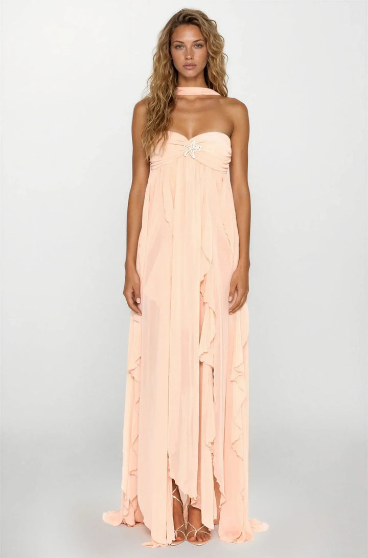 Robe longue femme rose volantée en coton léger, avec des volants délicats et une coupe fluide pour un look bohème.