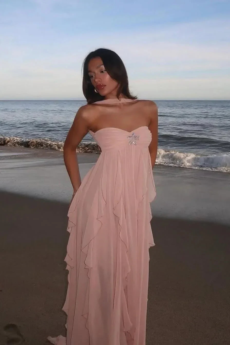 Robe longue rose femme en chiffon avec volants délicats et taille cintrée, idéale pour un look élégant.