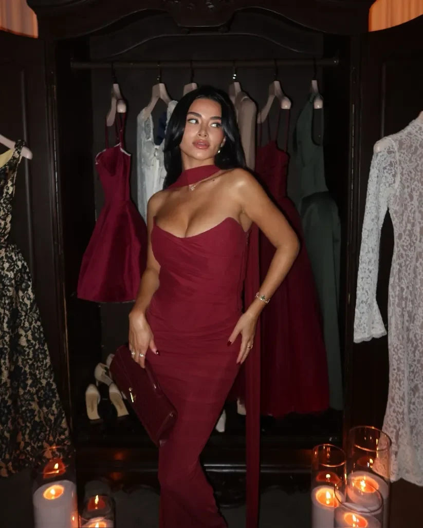 Robe longue femme sans bretelles en coton léger, avec écharpe assortie, design fluide et élégant pour un style décontracté.