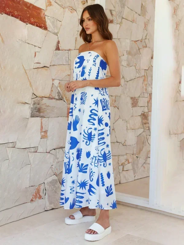 Robe longue sans bretelles, en coton léger, avec motifs floraux estivaux colorés pour un look décontracté et féminin.