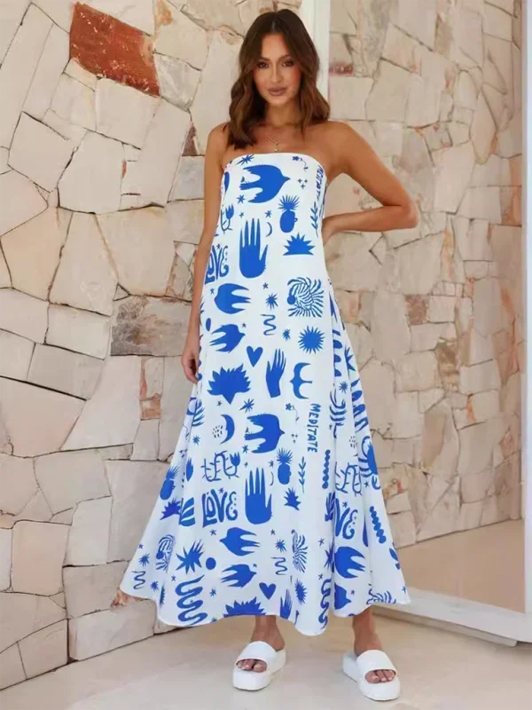 Robe longue sans bretelles en coton léger, ornée de motifs estivaux colorés, parfaite pour les journées chaudes.