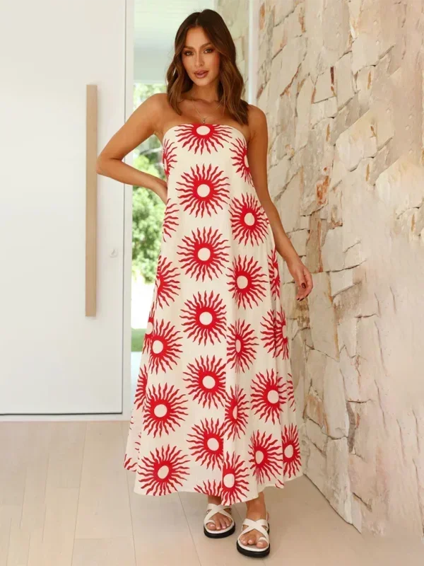 Robe longue sans bretelles en coton, avec motifs estivaux colorés et fluide pour un confort optimal pendant l'été.