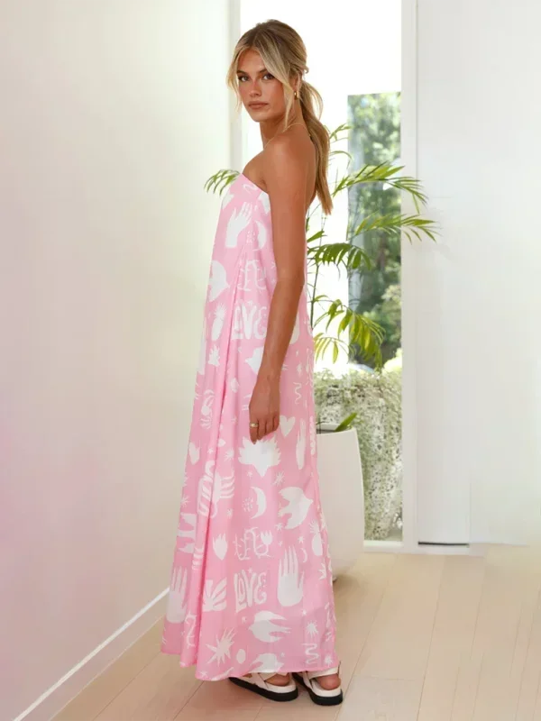 Robe longue sans bretelles en coton léger à motifs floraux pour une allure estivale décontractée.
