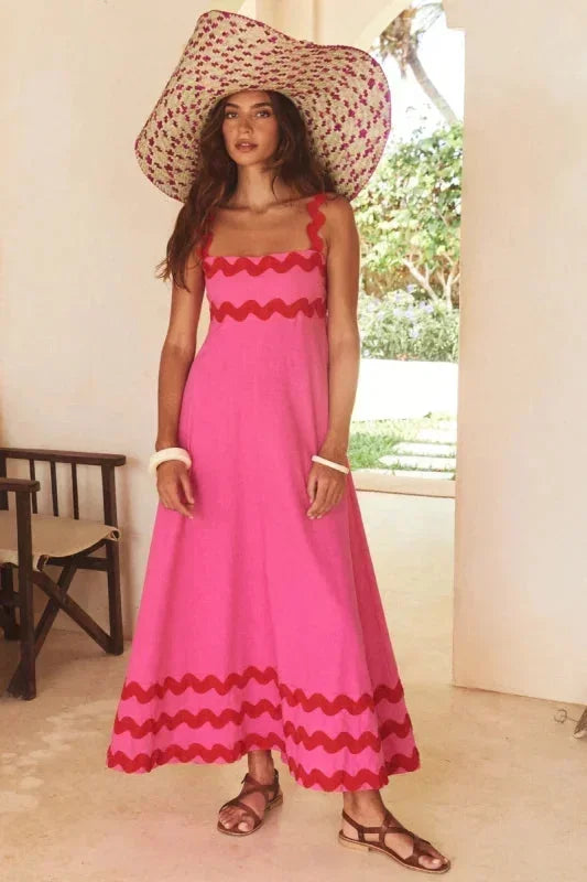 Robe longue femme sans manches en tissu léger, avec un joli bord ondulé, idéale pour les journées d'été.