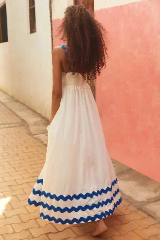 Robe longue femme sans manches en coton léger, avec un design à bord ondulé et une coupe fluide pour un confort optimal.