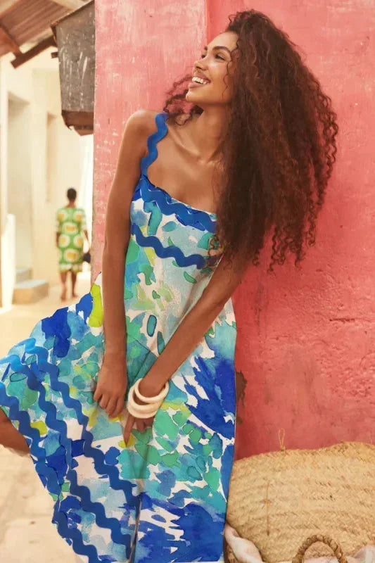 Robe longue sans manches en tissu léger, avec un joli bord ondulé, parfaite pour les journées d'été.