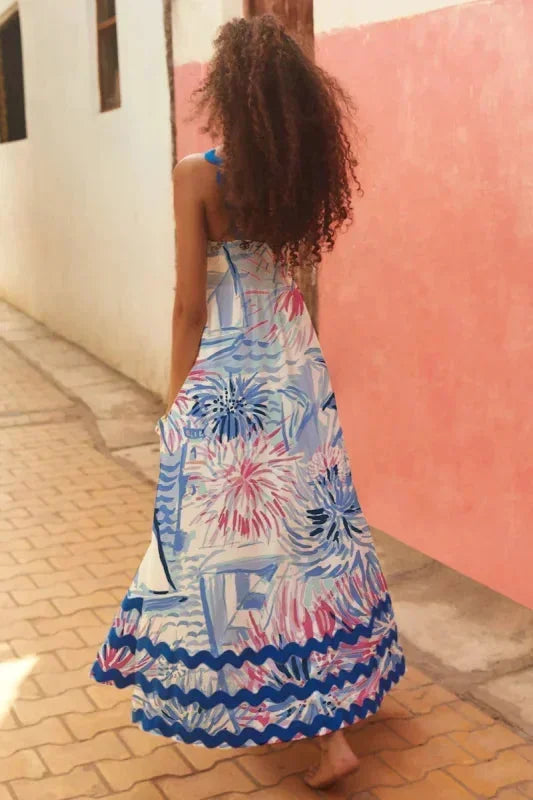 Robe longue femme sans manches, en tissu léger, avec un bord ondulé pour un look fluide et élégant.