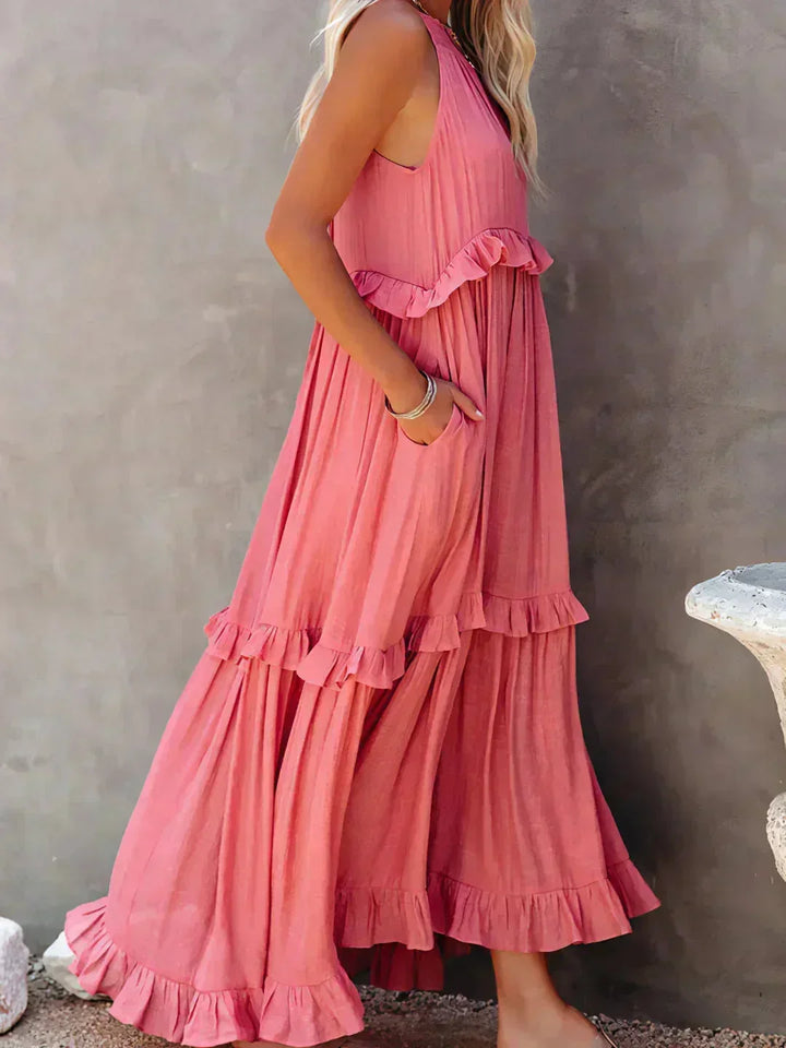 Robe longue femme sans manches, en tissu léger, avec volants superposés et coupe fluide pour un look élégante et aéré.