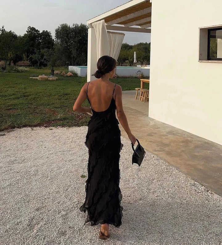 Robe longue en chiffon, bretelles ajustables, volants délicats, idéale pour une soirée élégante ou un event spéciaux.
