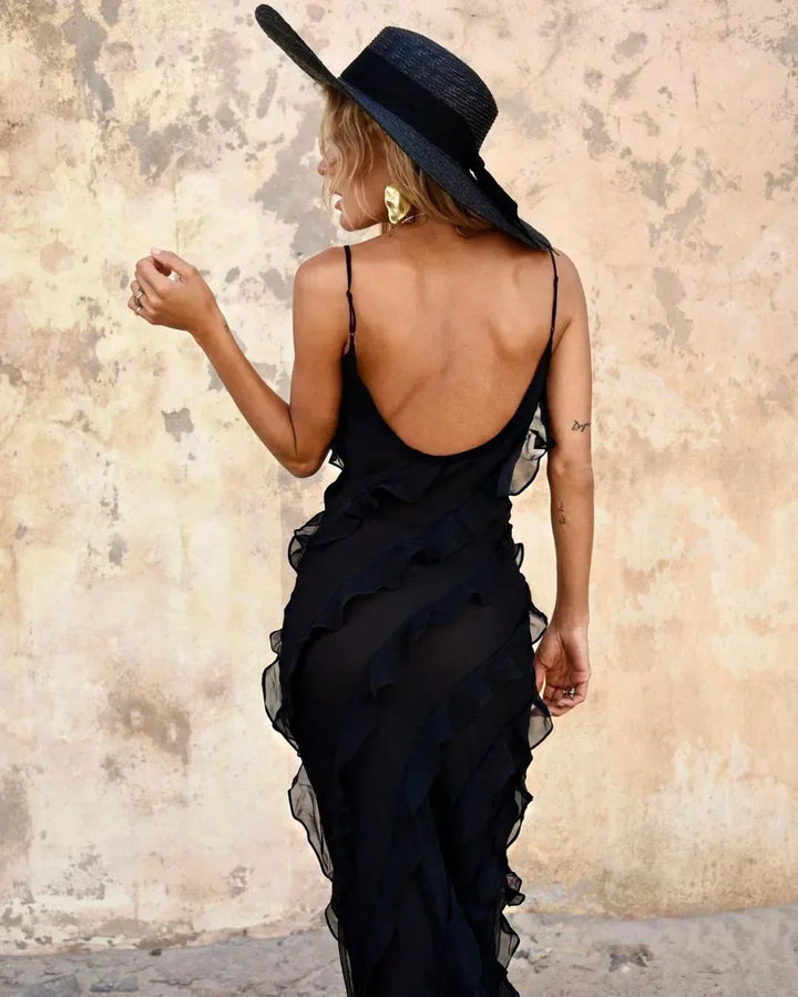 Robe longue femme soirée en tissu léger, bretelles fines et volants fluides pour une allure élégante et féminine.