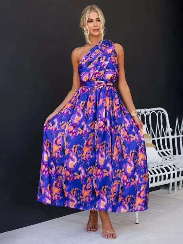 Robe longue femme une épaule, en polyester stretch, avec ceinture ajustable et design asymétrique élégant.