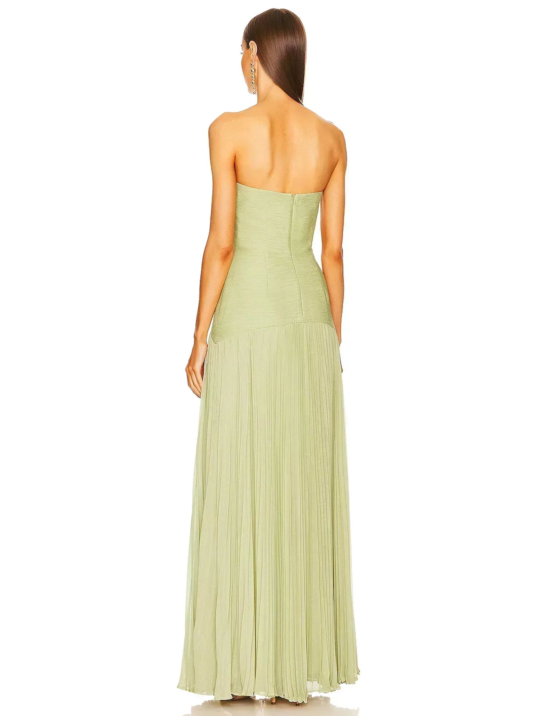 Robe longue femme verte claire, sans manches, plissée, en tissu léger idéal pour les journées ensoleillées.