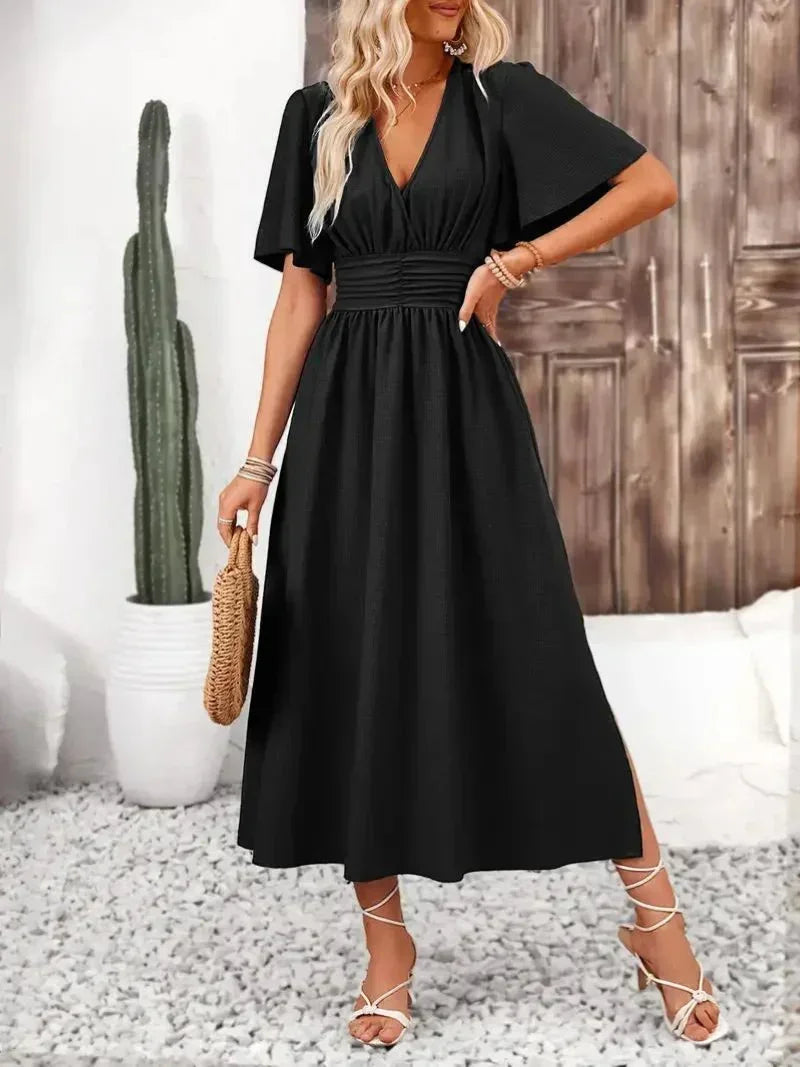 Robe longue femme en tissu léger, volants sur le col V, ceinture ajustable pour un ajustement personnalisé et élégant.