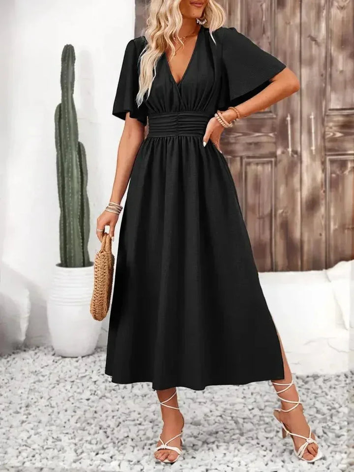 Robe longue femme en tissu léger, volants sur le col V, ceinture ajustable pour un ajustement personnalisé et élégant.