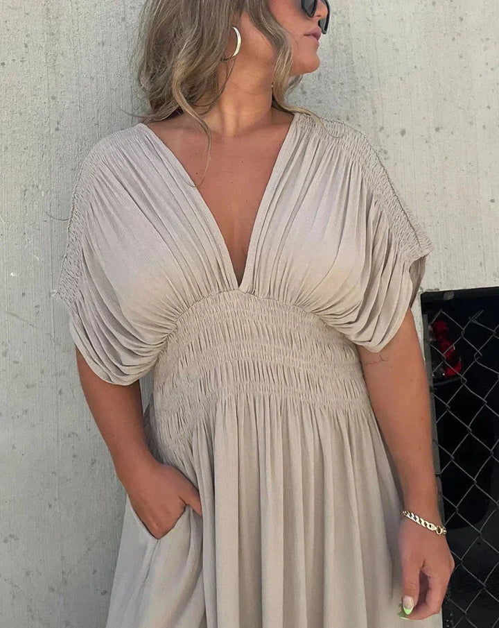 Robe longue fluide pour femme, col en V, manches courtes, en tissu léger et respirant, idéale pour les journées chaudes.