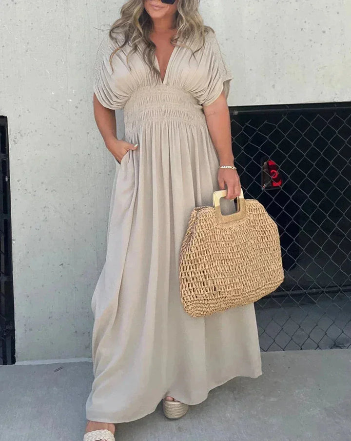 Robe longue fluide pour femme avec col en V, manches courtes, en tissu léger idéal pour les journées chaudes.