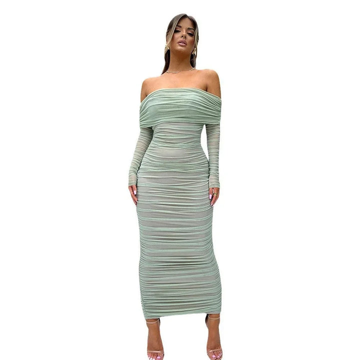 Robe longue à épaules dénudées, froncée, manches longues, en tissu transparent léger, idéale pour les soirées.