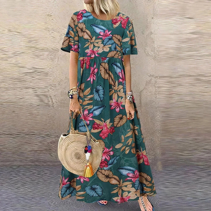 Robe longue vert à volants, motif botanique, manches courtes, en tissu léger et fluide pour un confort optimal.