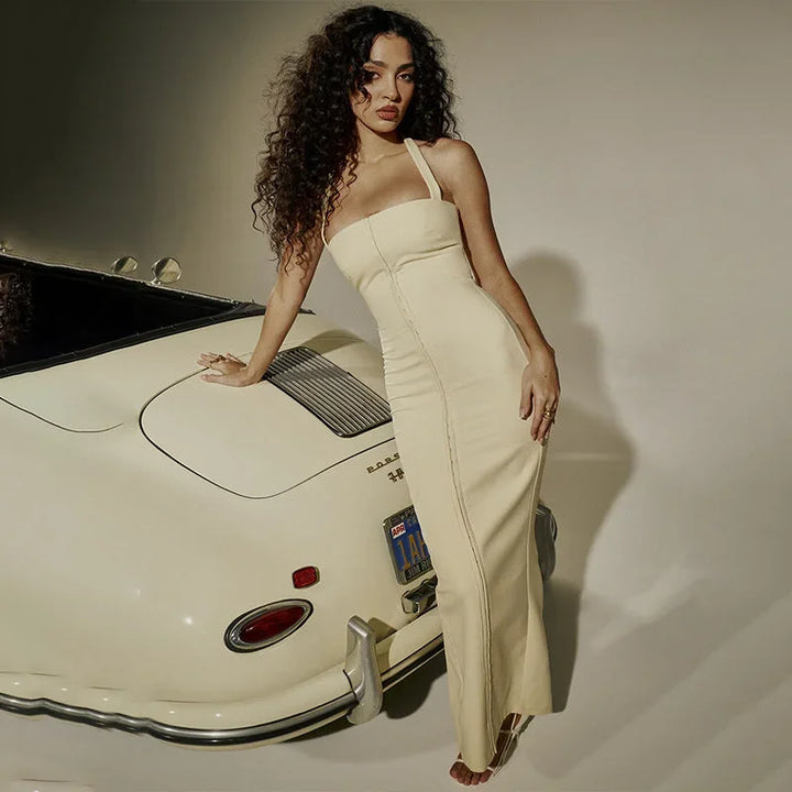 Robe longue ajustée sans manches en coton stretch, avec fermeture zippée au dos et coupe flatteuse pour un confort optimal.
