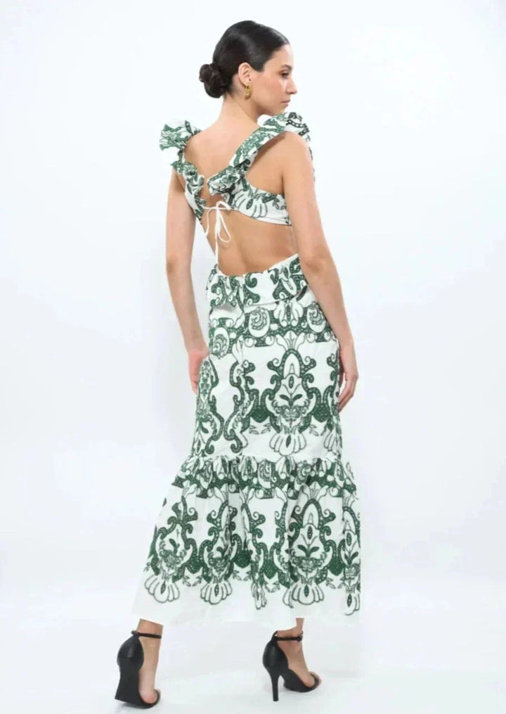 Robe longue blanche et verte à volants, en coton léger, avec dos noué, parfaite pour les journées d'été.
