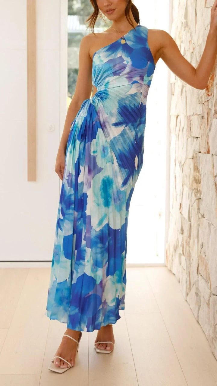 Robe longue bleue à motifs floraux, plissée, avec une épaule, en tissu léger parfait pour l'été.
