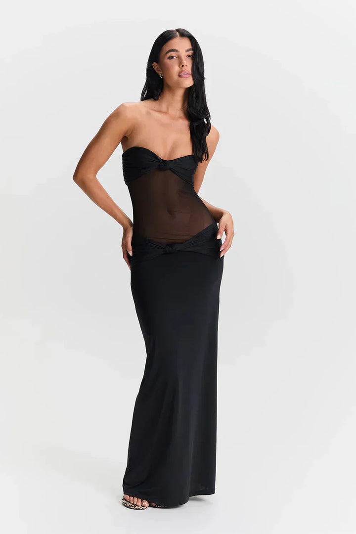 Robe longue bustier longue en tissu léger, effet transparent avec nœud détaillant la taille, idéale pour l'été.