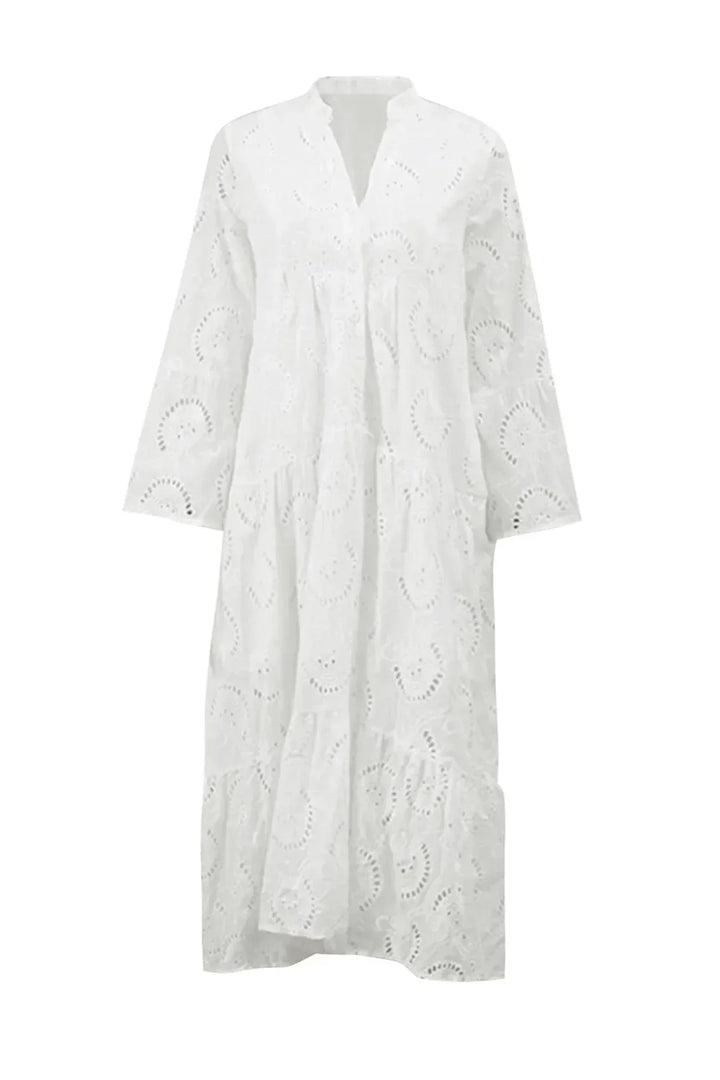 Robe longue en dentelle ajourée, légère, manches 3/4 et col en V, idéale pour les journées d'été.