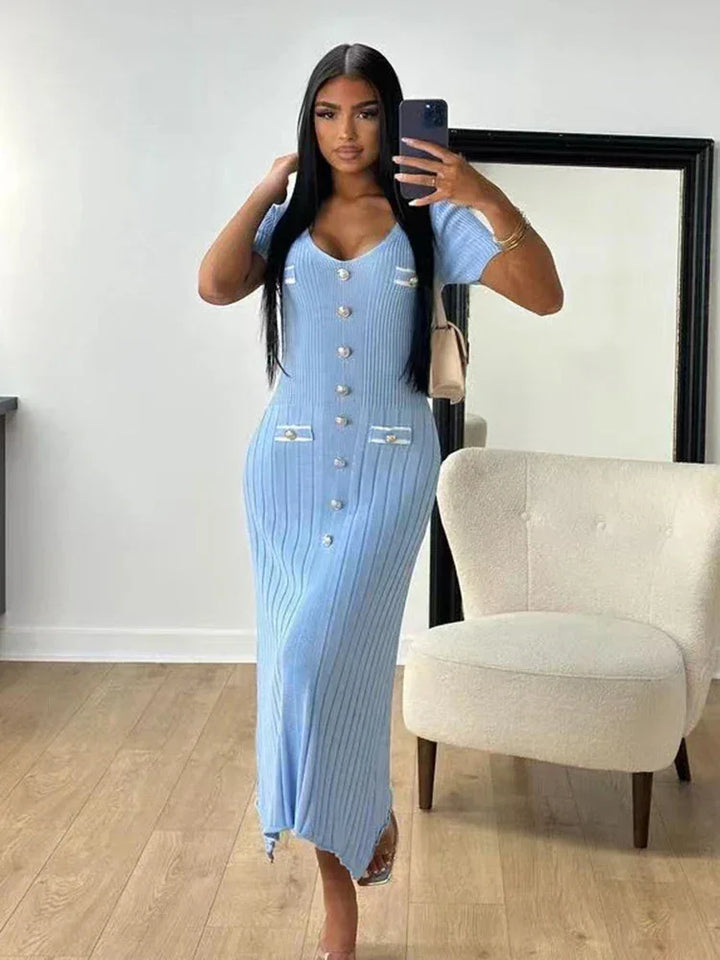 Robe maxi femme en coton, boutons sur le devant, col en V élégant, style décontracté pour une tenue confortable.