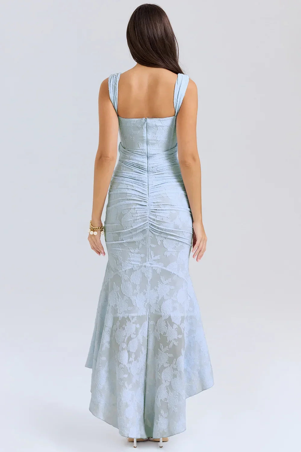 Robe maxi en chiffon léger, motif floral coloré, avec bretelles larges et coupe fluide pour un confort optimal.
